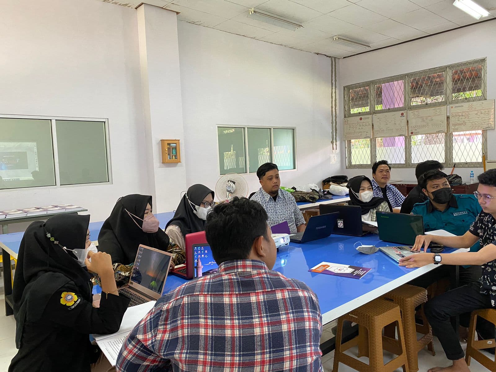 Pembelajaran kelompok di Laboratorium Sistem Distribusi Ketenagalistrikan
