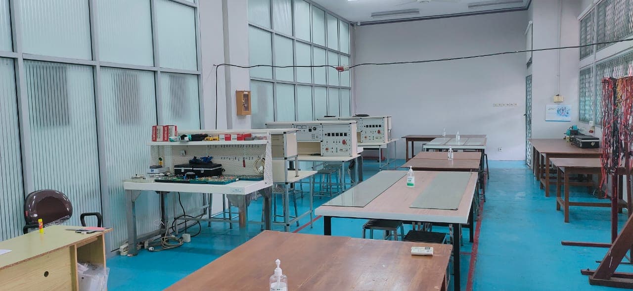 Ruang Laboratorium Teknik Tegangan Tinggi dan Pengukuran Listrik